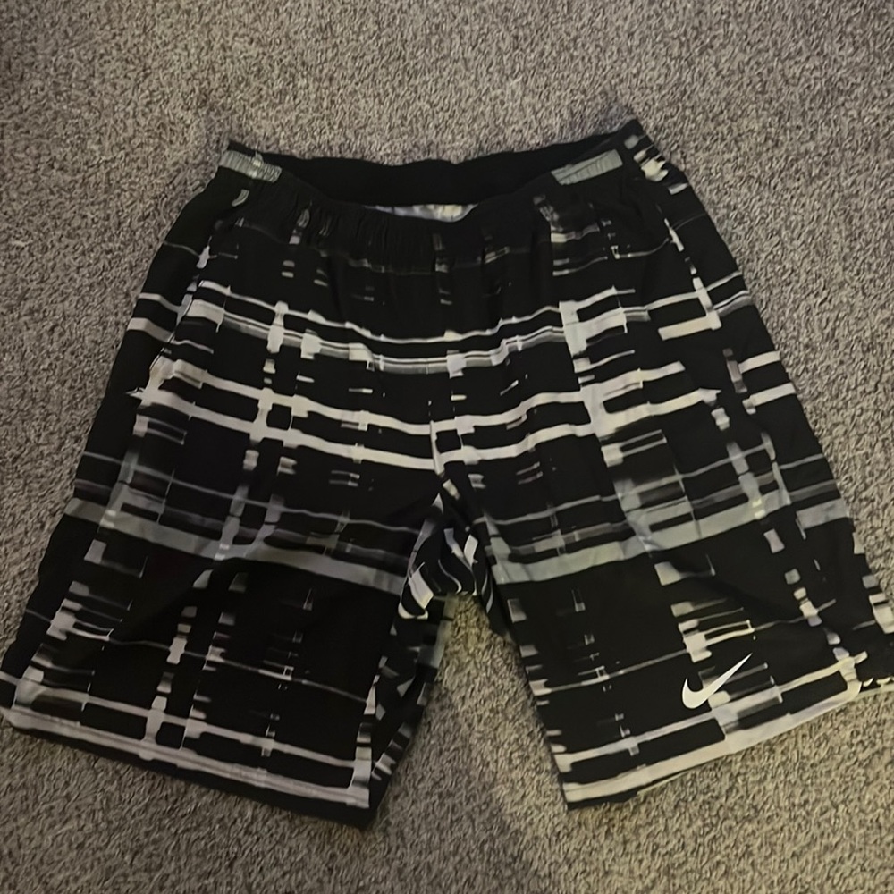 Nike black white patter gym shorts, lightweight dri fit size large.  8.5” inseam